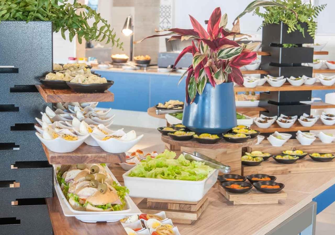 Enjoy Solar Das Aguas Park Resort โอลิมเปีย ภายนอก รูปภาพ A buffet at a hotel